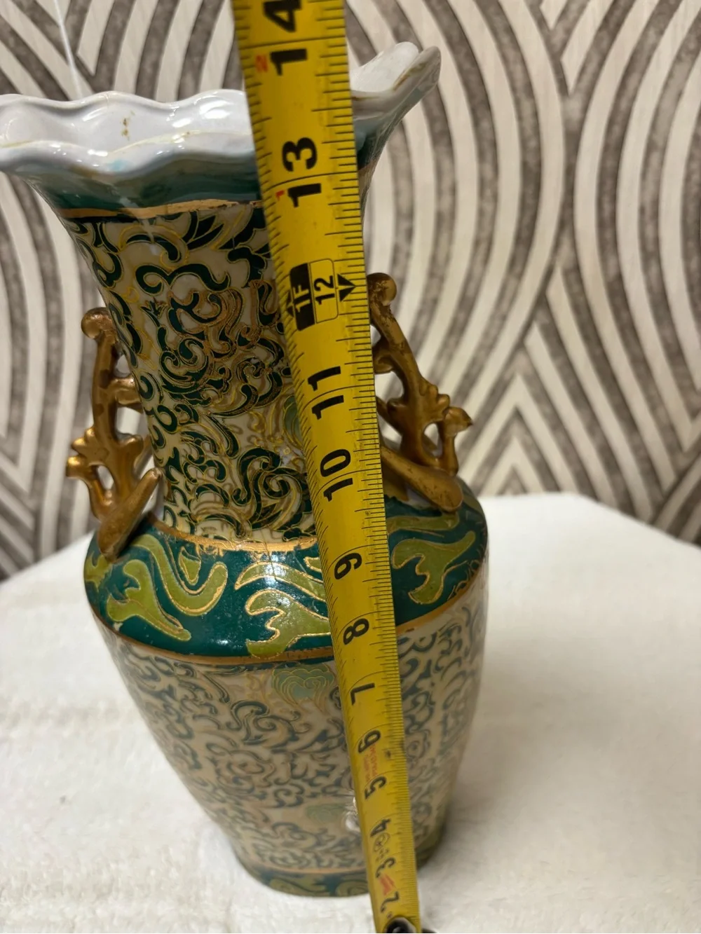 Vintage porcelain Japanese Asian vase